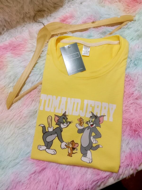 Blusa amarilla logo tom and jerry