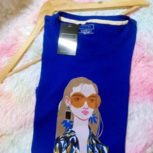 Blusa azul logo mujer lentes