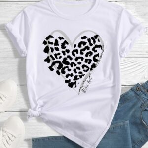 Blusa-blanca-logo-corazon-textura-manchas
