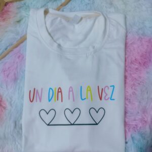 Blusa-blanca-logo-un-dia-a-la-vez