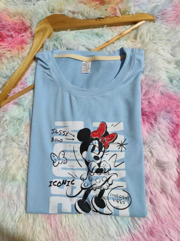 Blusa-celeste-logo-minie