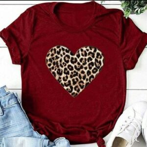 Blusa-roja-osucro-logo-corazon-textura-pantera
