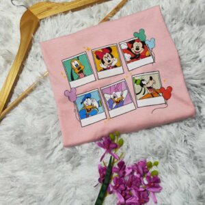 Blusa-rosada-logo-personajes-mosaico.